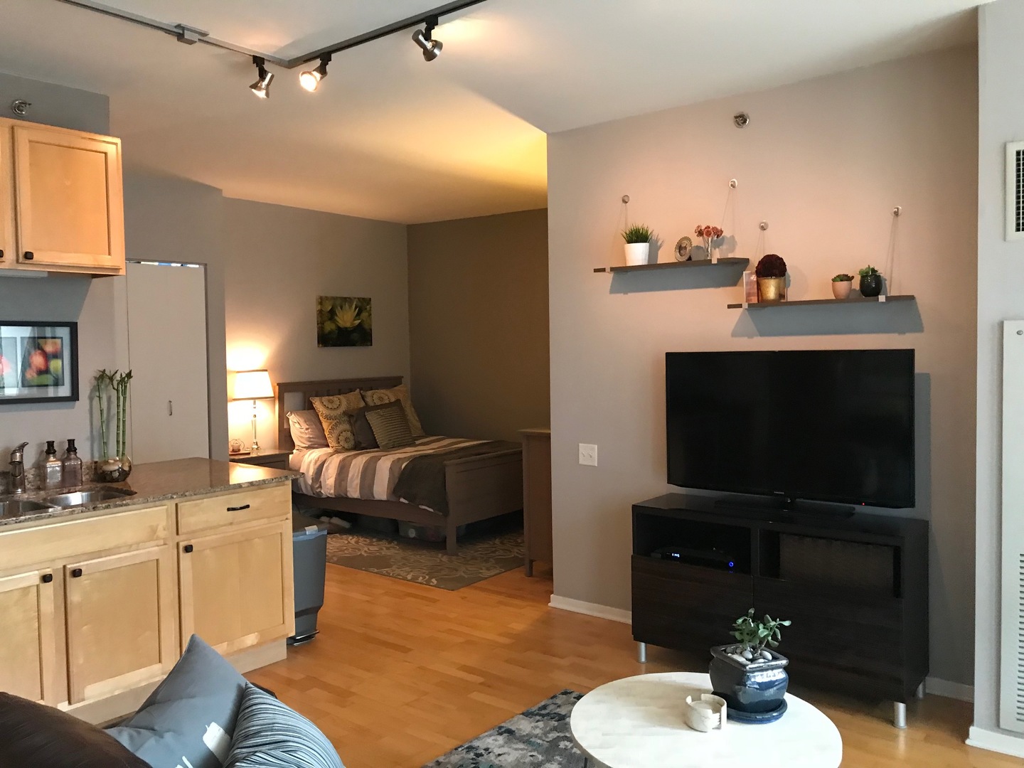 210 S Desplaines Street Unit: 608
