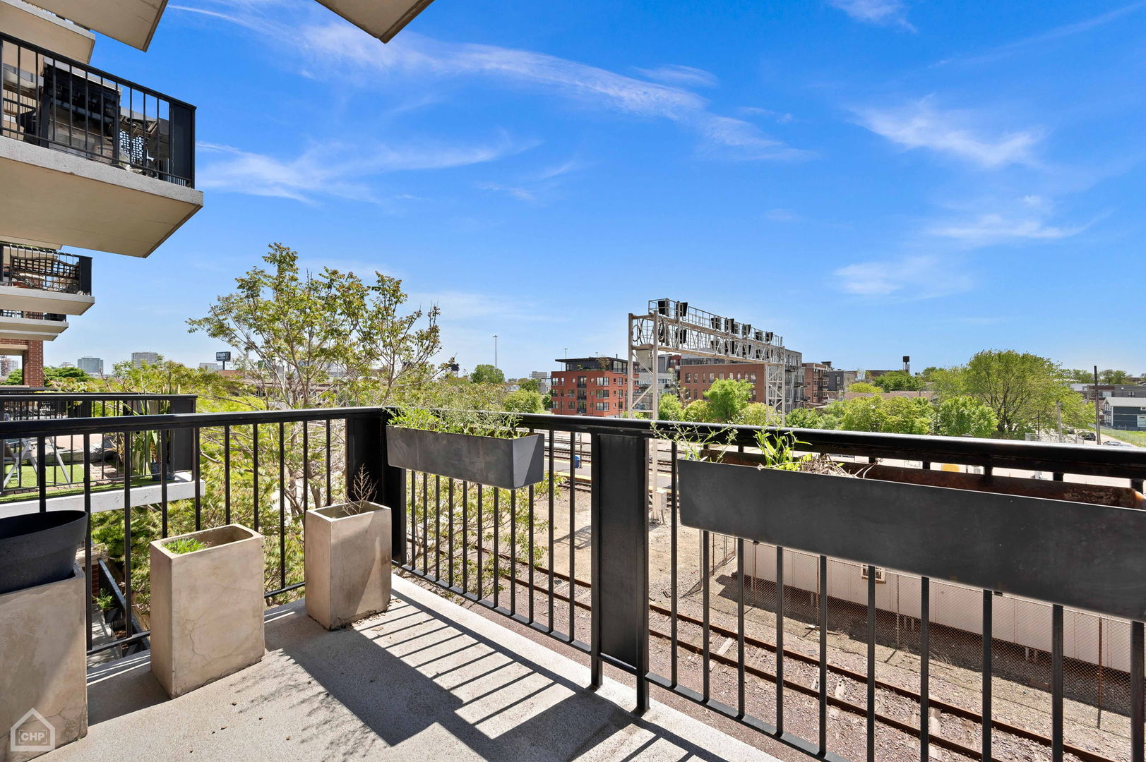 811 W 15th Place Unit: 410