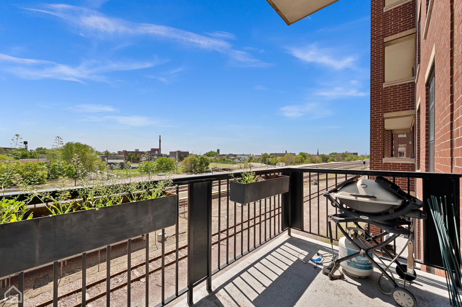 811 W 15th Place Unit: 410