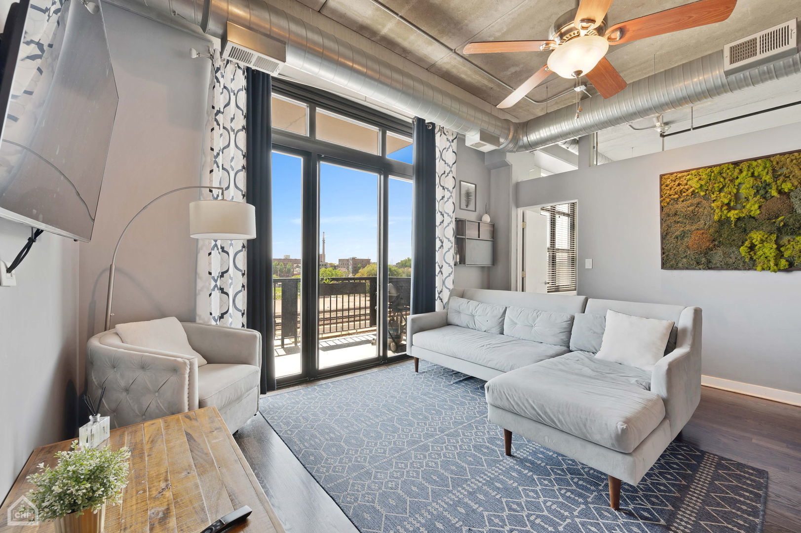 811 W 15th Place Unit: 410