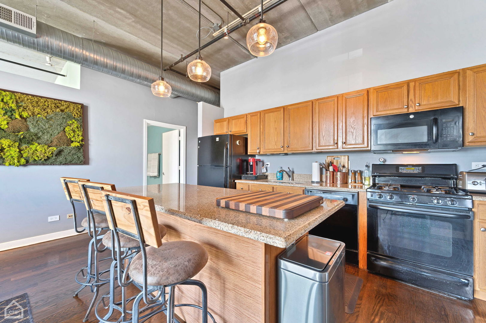 811 W 15th Place Unit: 410