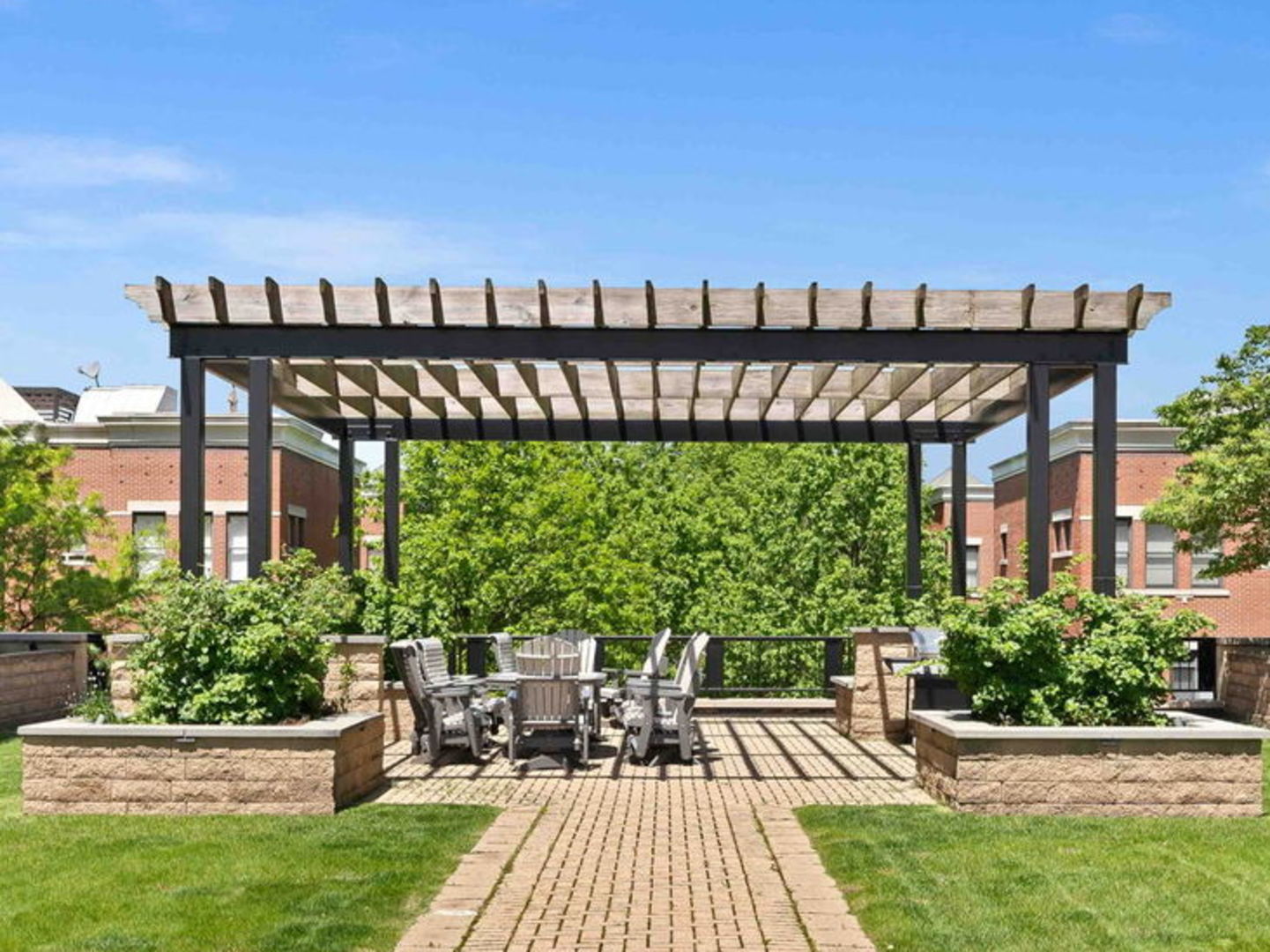 811 W 15th Place Unit: 410