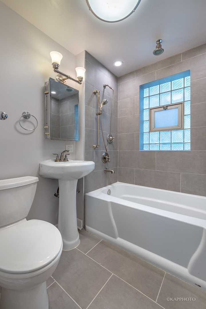 8030 S Princeton Avenue