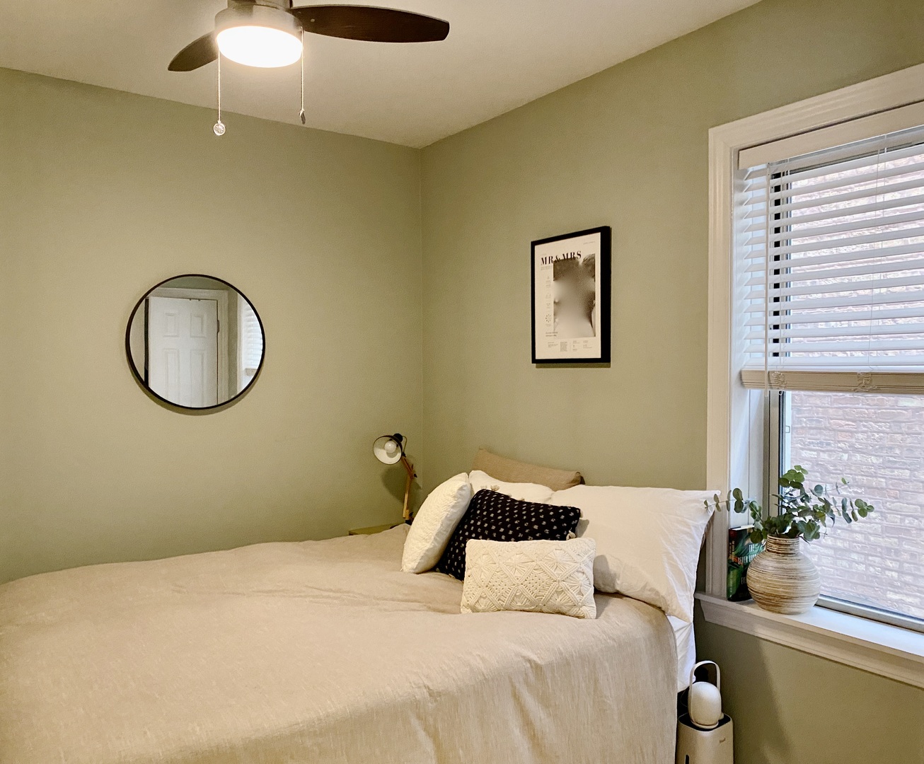 2017 N LEAVITT Street Unit: 1