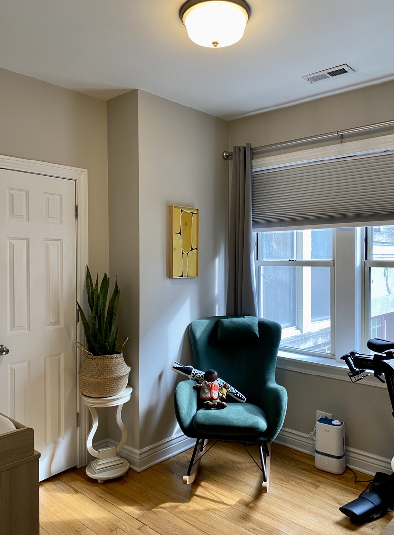 2017 N LEAVITT Street Unit: 1