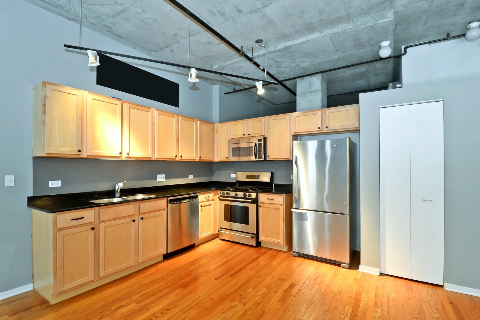 933 W Van Buren Street Unit: 424