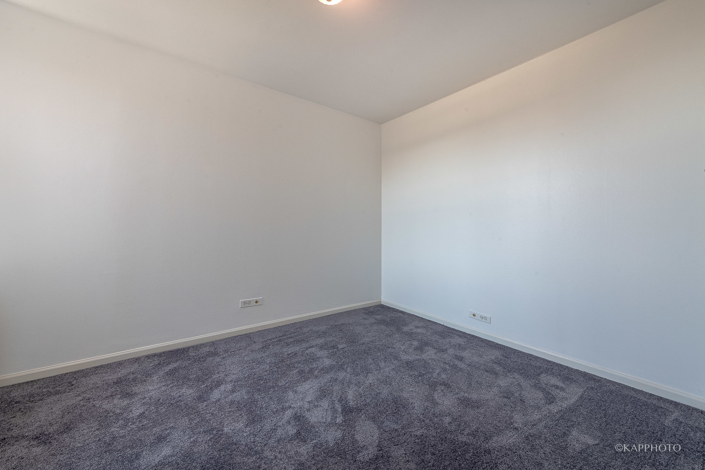 525 W Hawthorne Place Unit: 1601