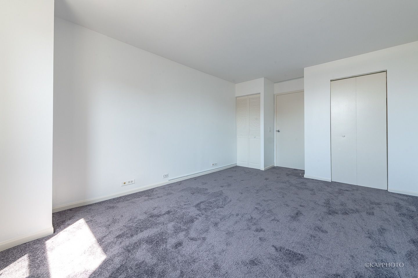 525 W Hawthorne Place Unit: 1601