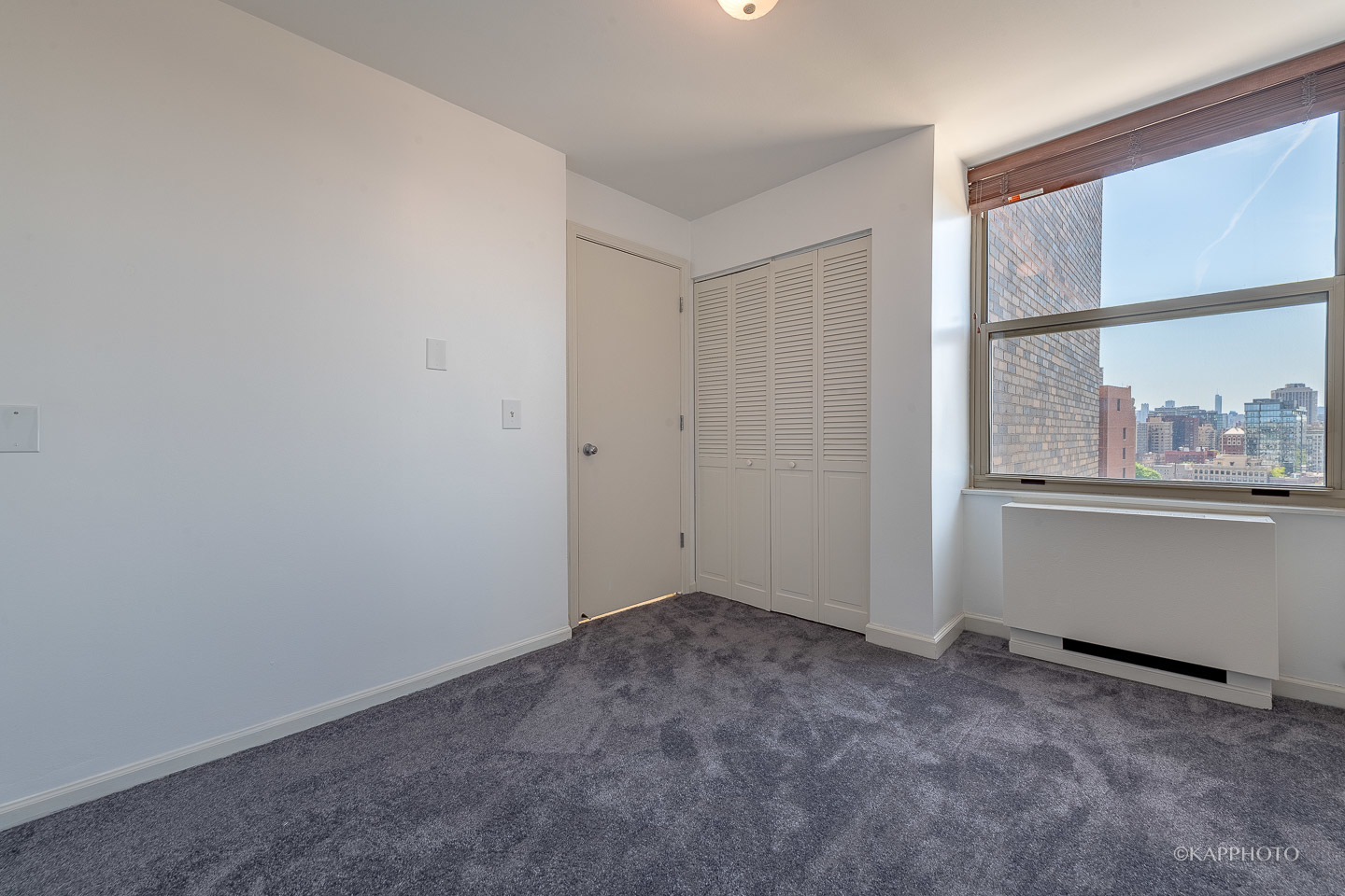 525 W Hawthorne Place Unit: 1601
