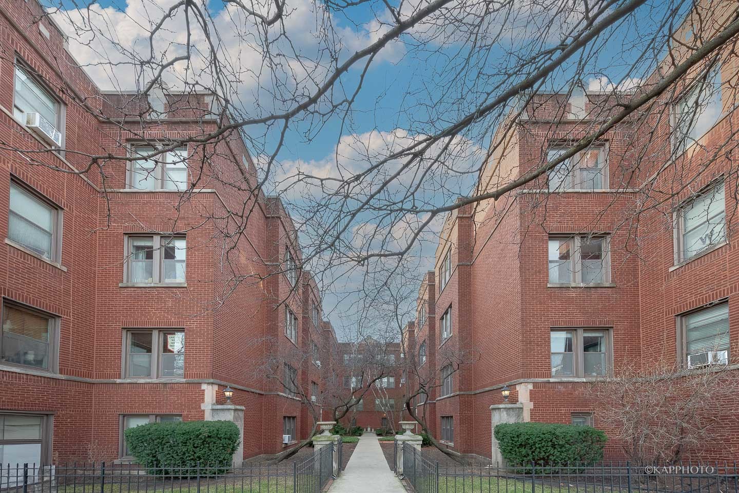 1323 W Addison Street Unit: 1B