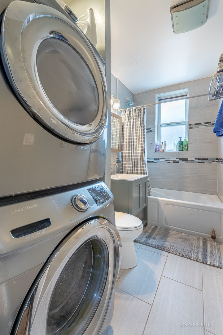 1323 W Addison Street Unit: 1B