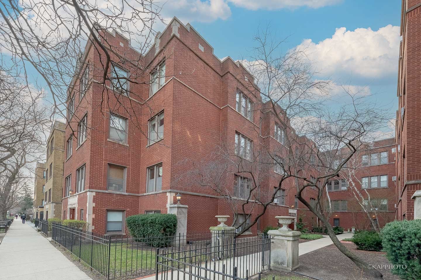 1323 W Addison Street Unit: 1B