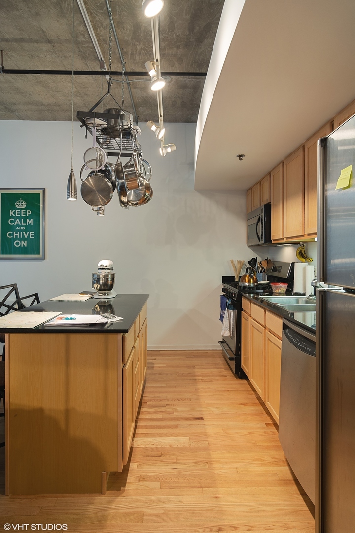 933 W Van Buren Street Unit: 318