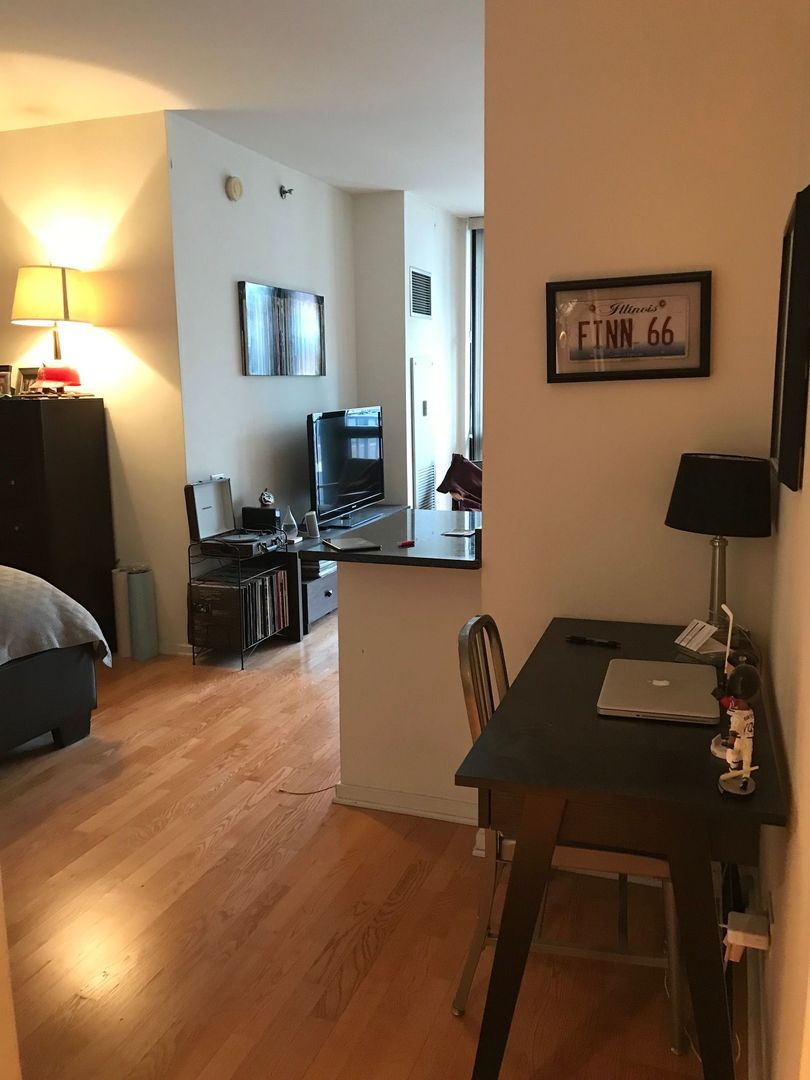 210 S Desplaines Street Unit: 1108