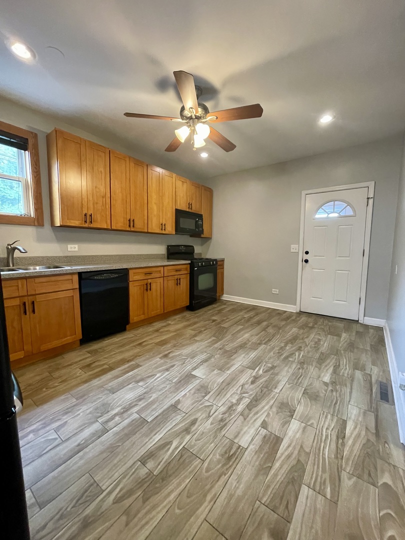 2416 N Springfield Avenue Unit: 1