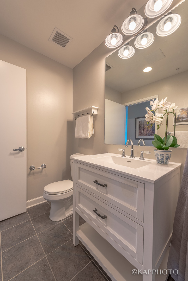 1629 S Prairie Avenue Unit: 2302