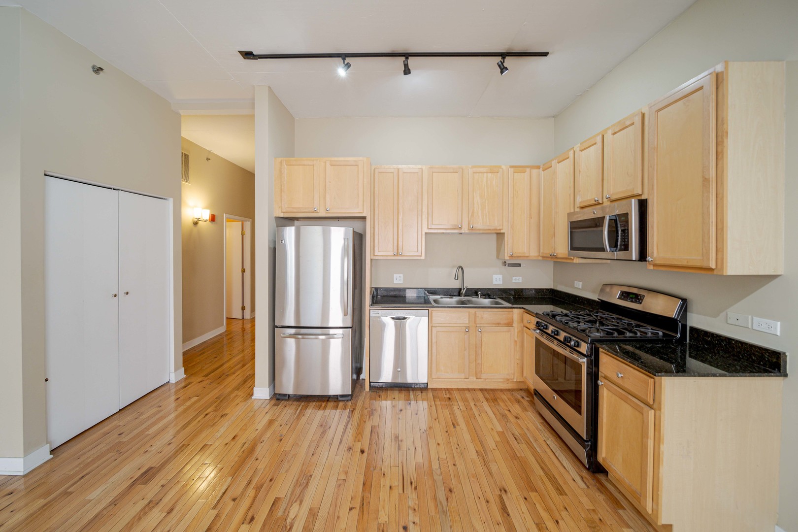 910 W Madison Street Unit: 609