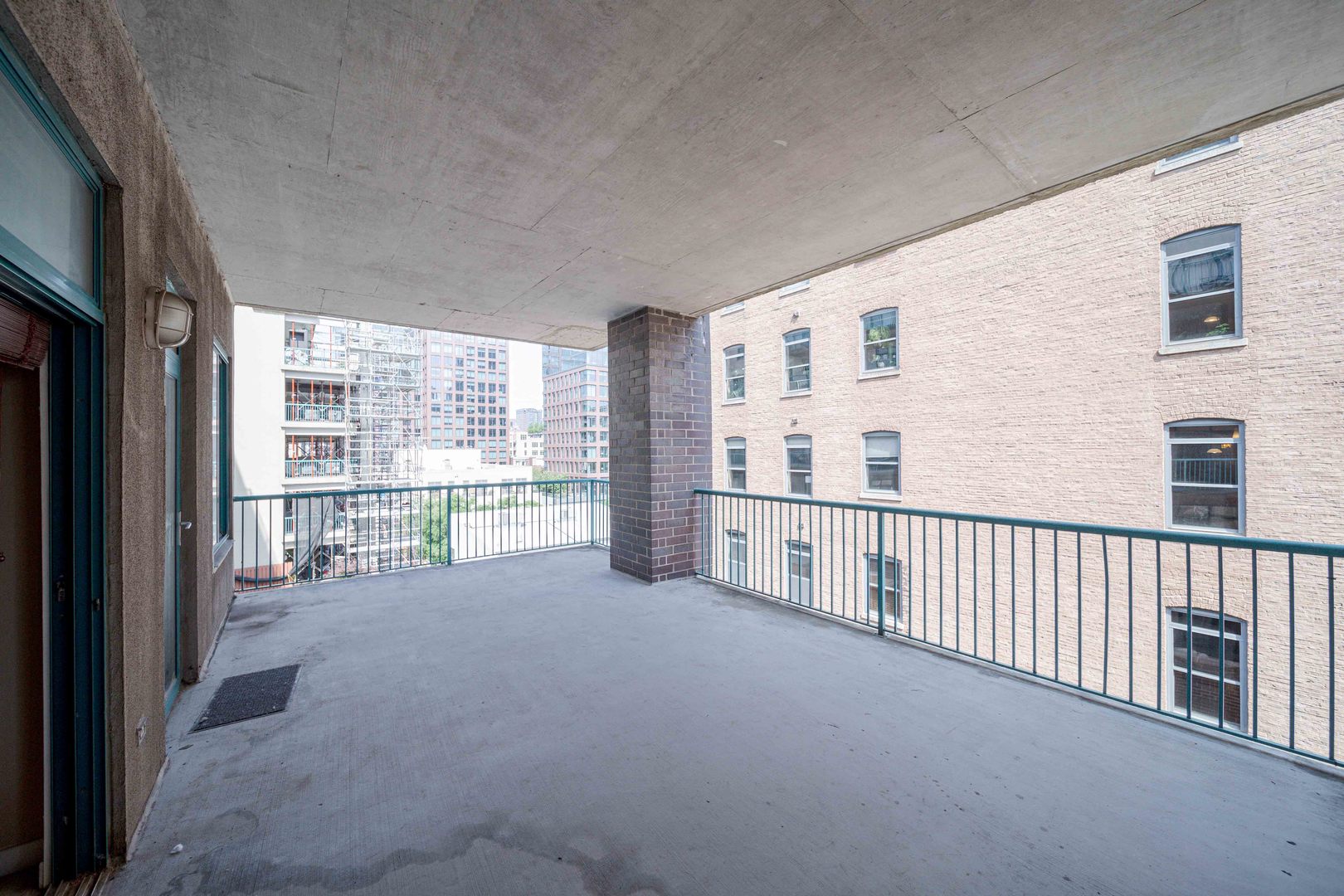 910 W Madison Street Unit: 609