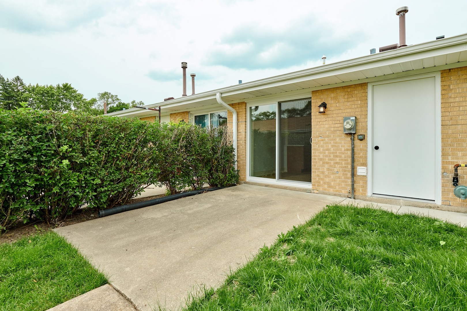 817 Valley Stream Drive Unit: B