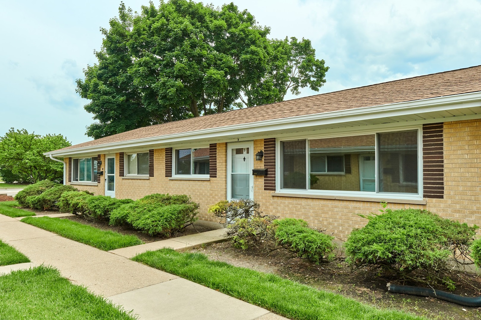 817 Valley Stream Drive Unit: B