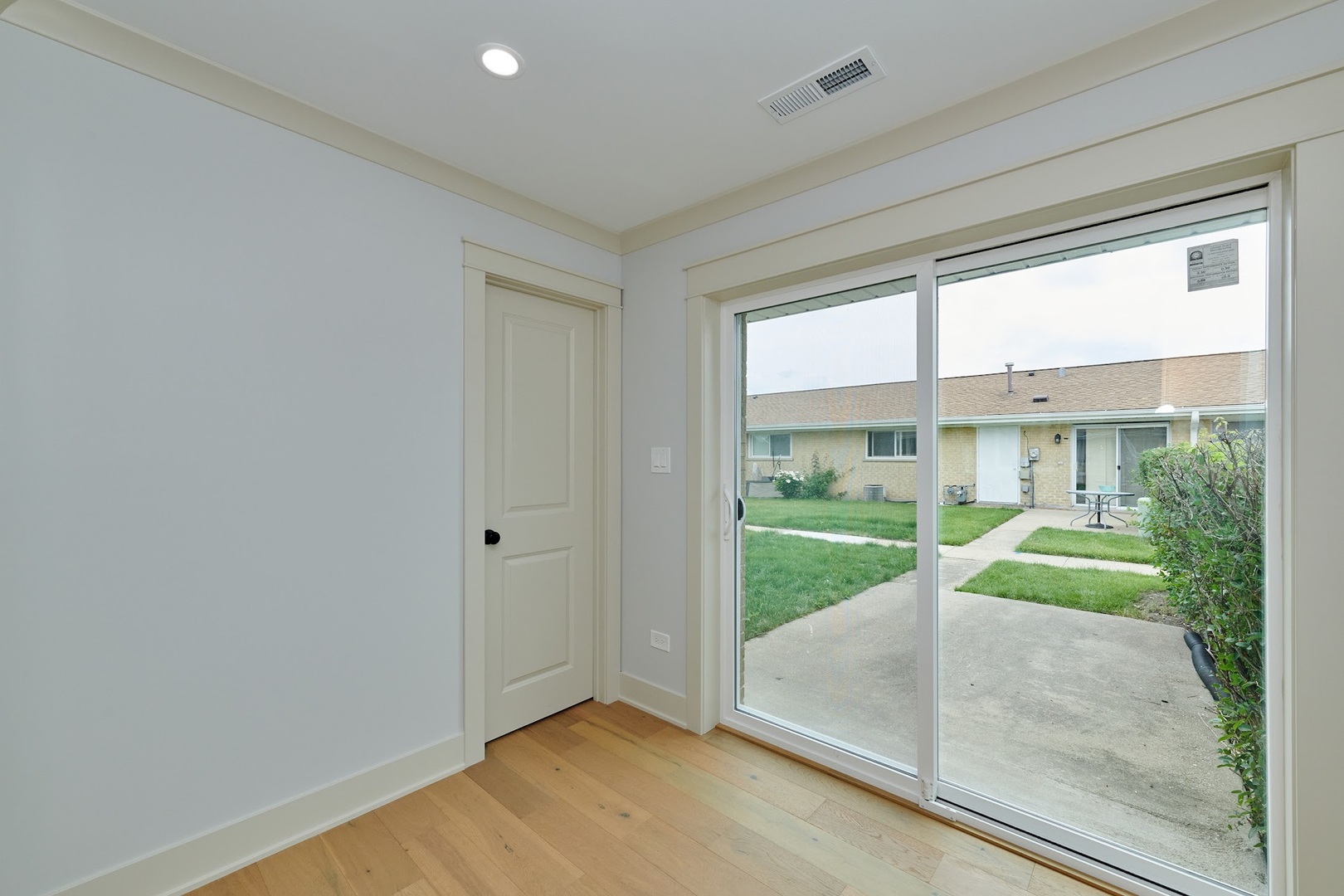 817 Valley Stream Drive Unit: B