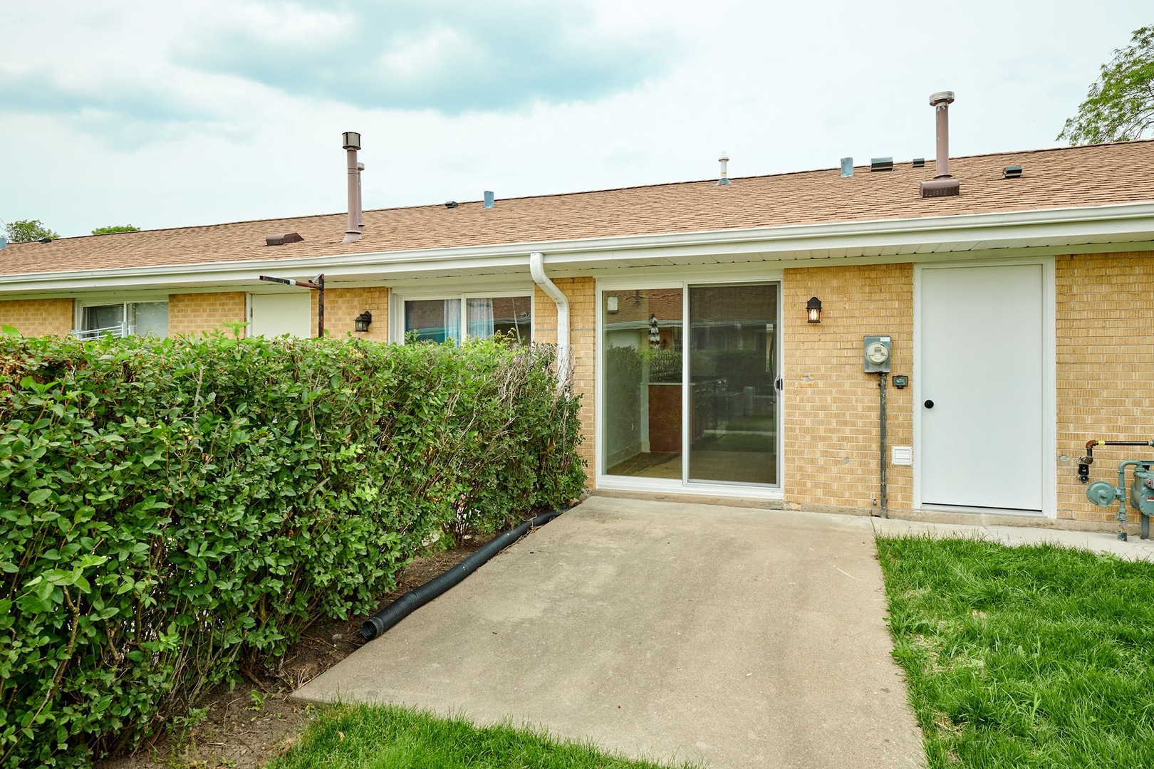 817 Valley Stream Drive Unit: B