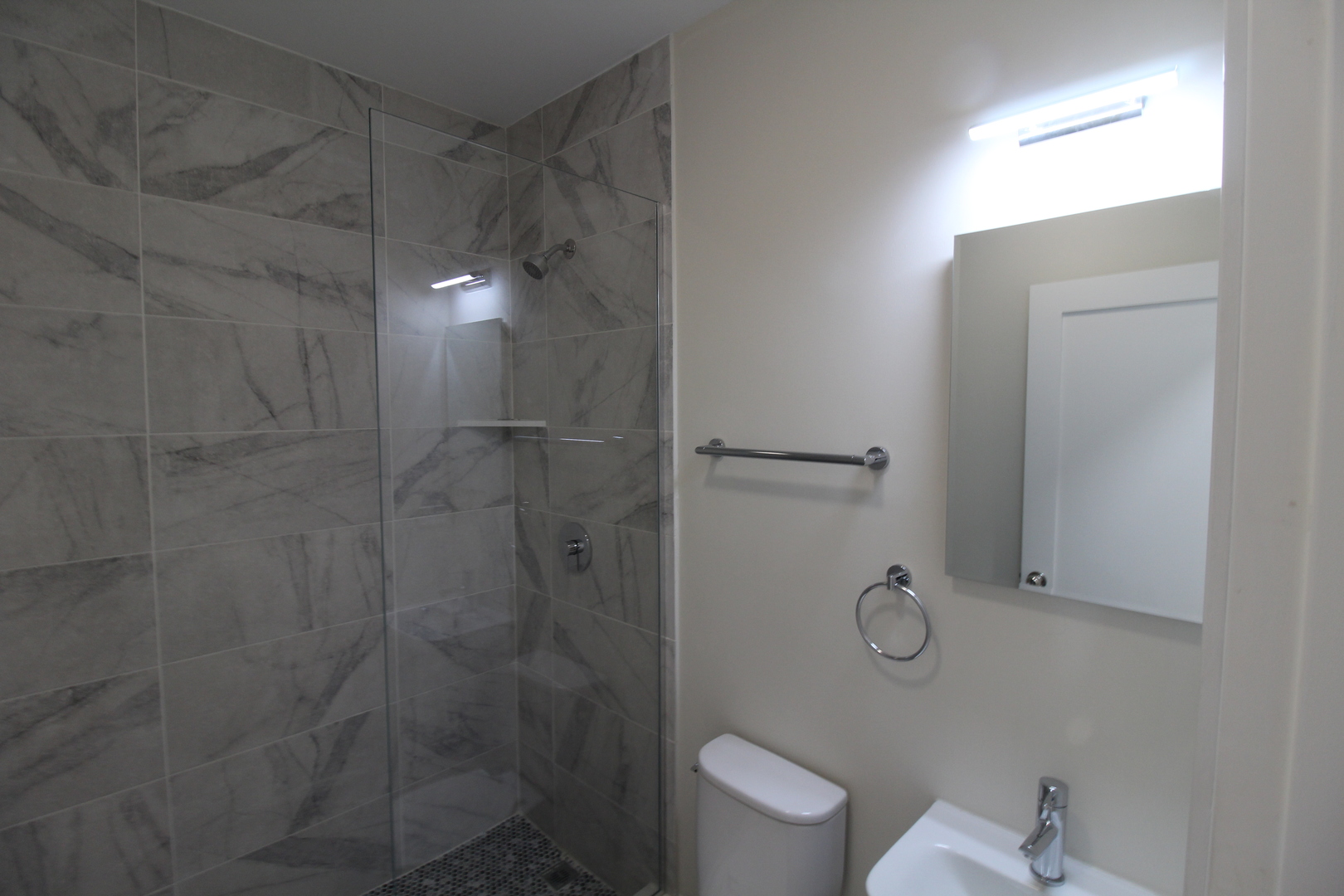 6307 N Mozart Street Unit: 3N