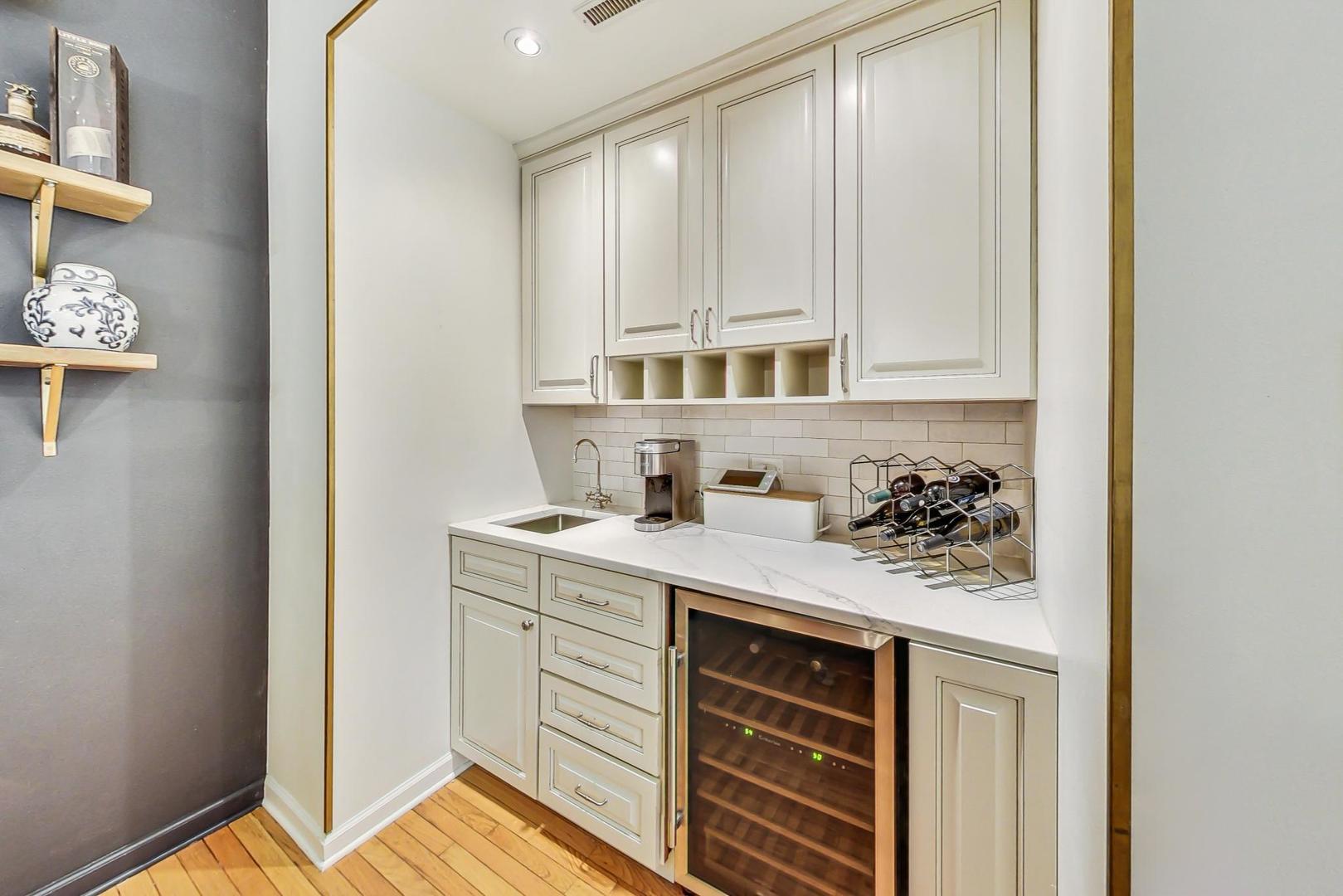 1455 W Wolfram Street Unit: A