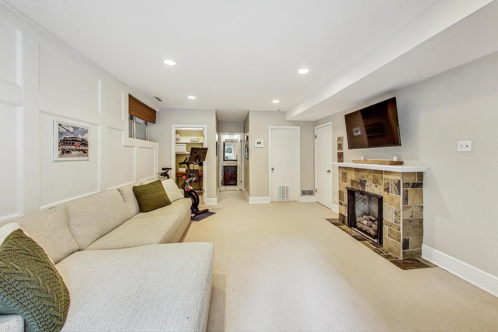 1455 W Wolfram Street Unit: A