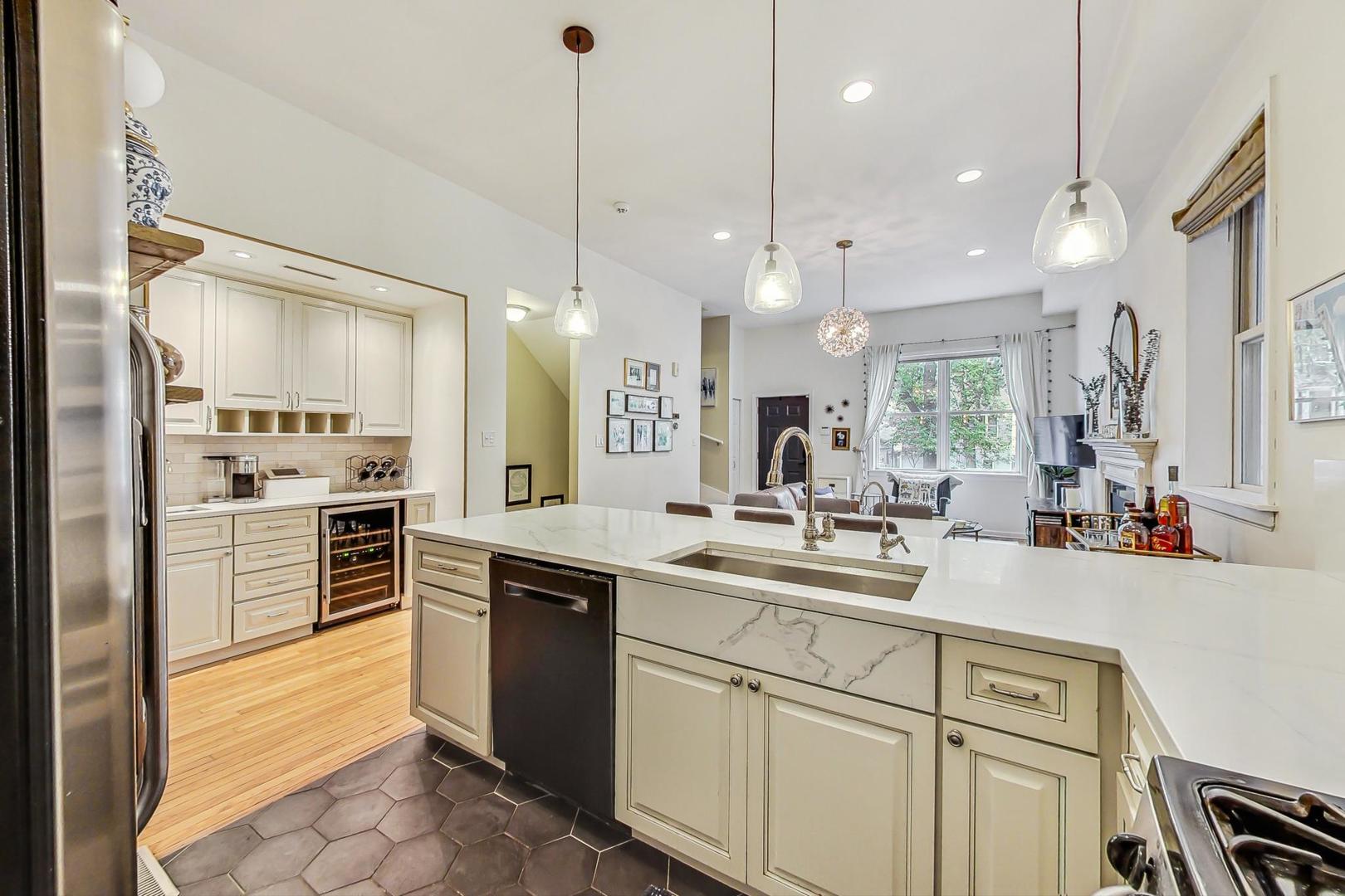 1455 W Wolfram Street Unit: A