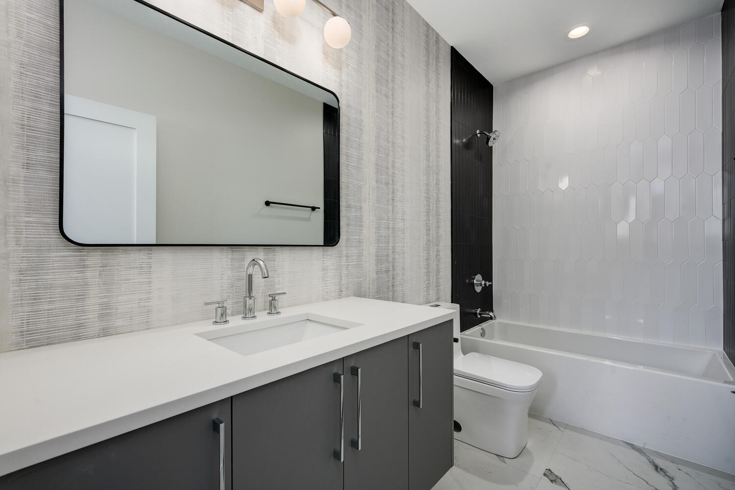 2521 W Lexington Street