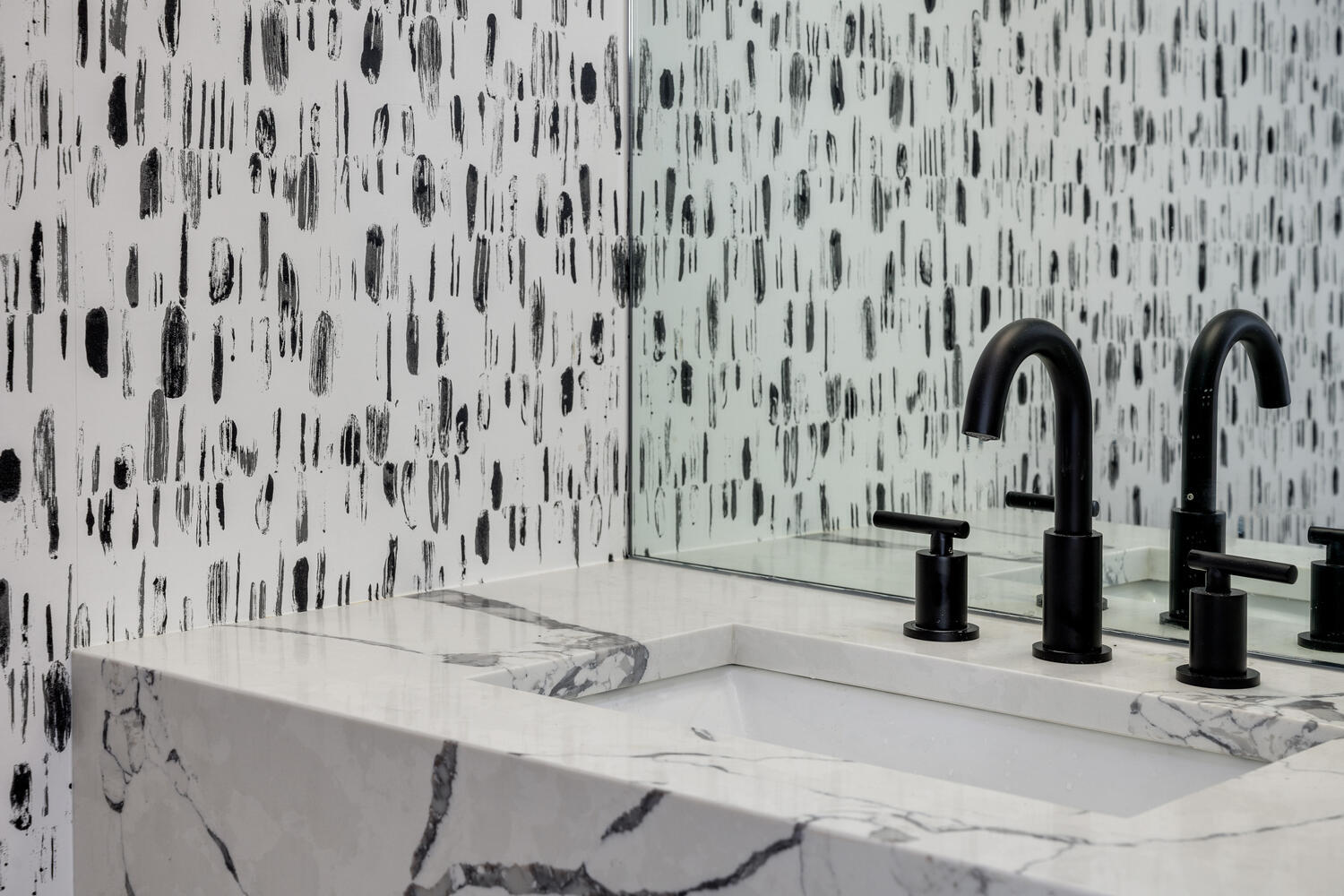 2521 W Lexington Street