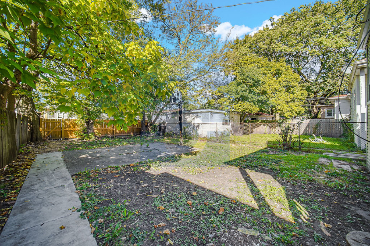 8040 S MERRILL Avenue