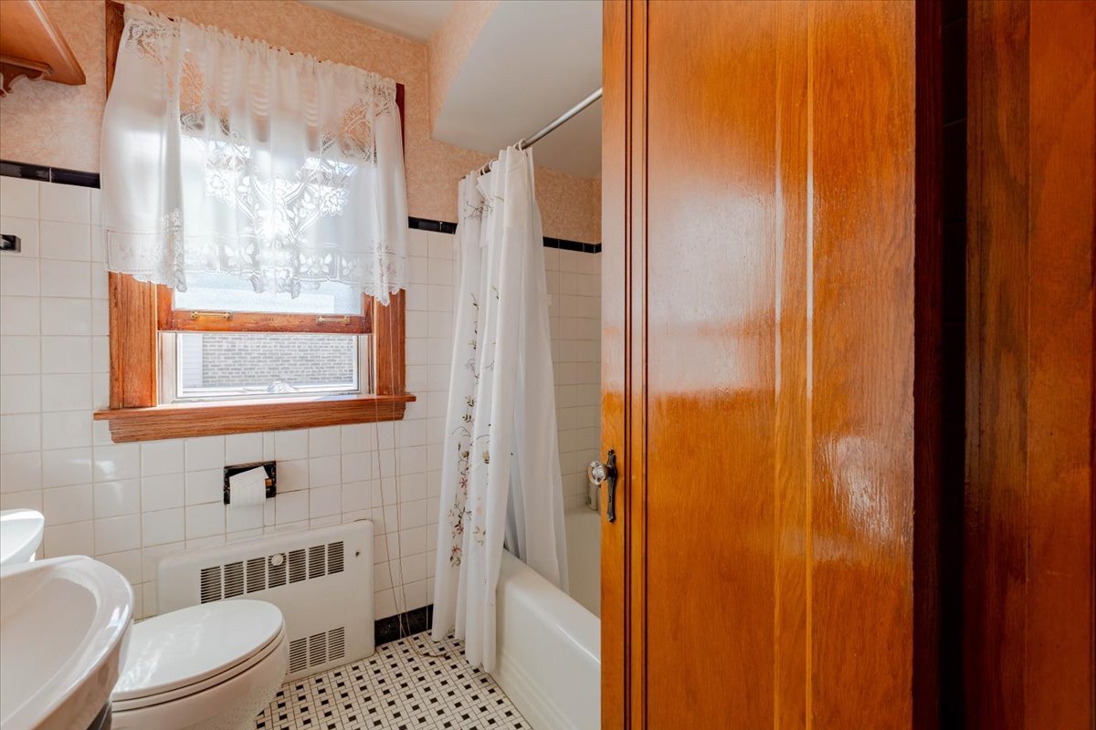 3033 N Milwaukee Avenue