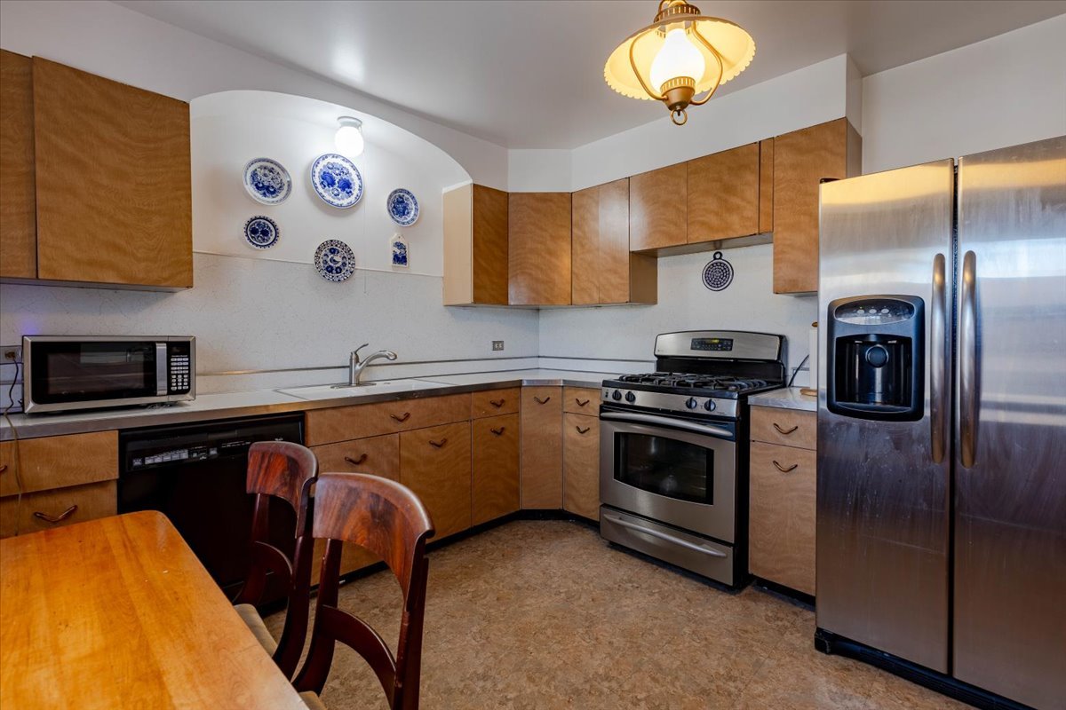 3033 N Milwaukee Avenue