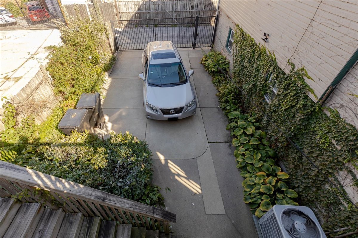 3033 N Milwaukee Avenue