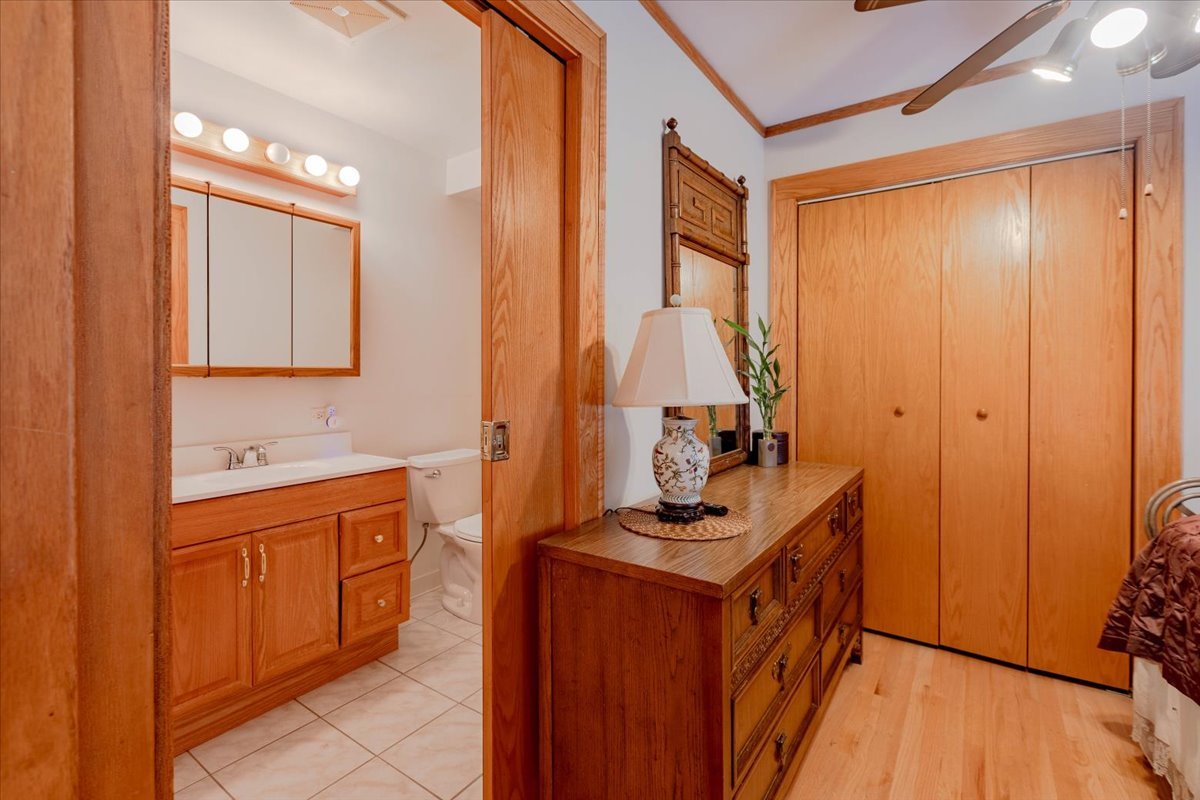 3033 N Milwaukee Avenue