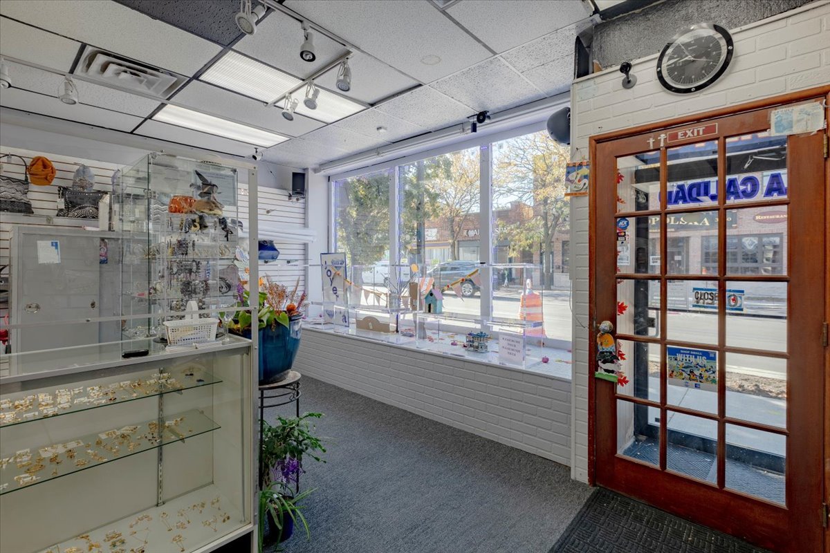 3033 N Milwaukee Avenue