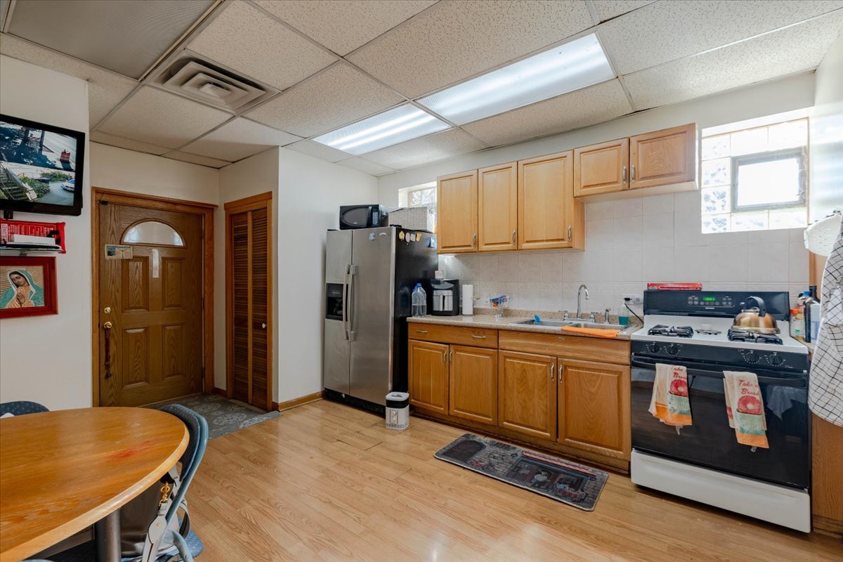 3033 N Milwaukee Avenue