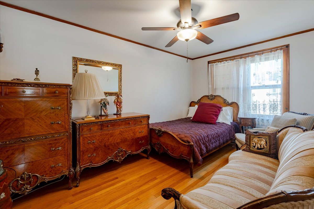 3033 N Milwaukee Avenue