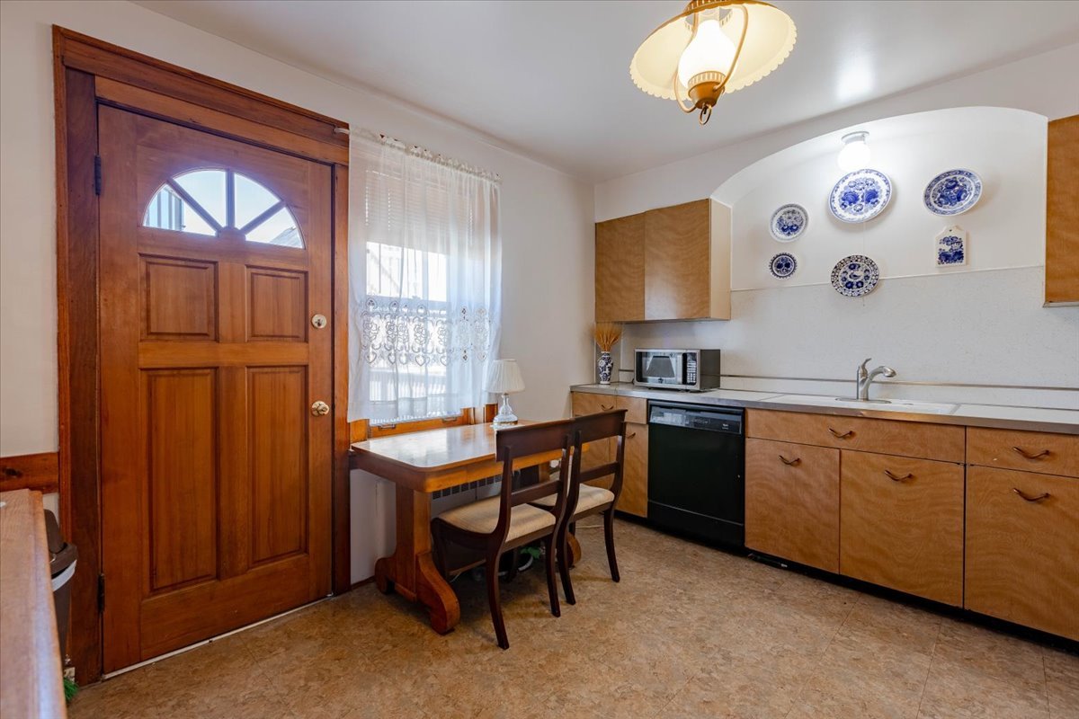 3033 N Milwaukee Avenue