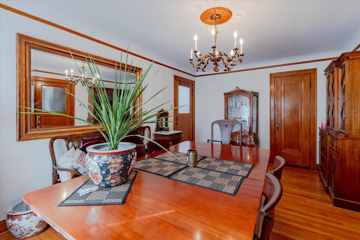 3033 N Milwaukee Avenue