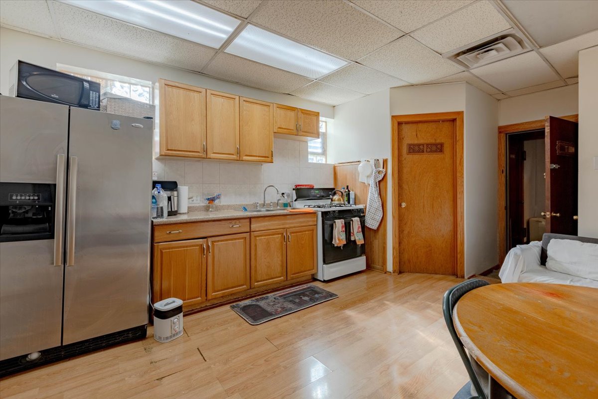 3033 N Milwaukee Avenue