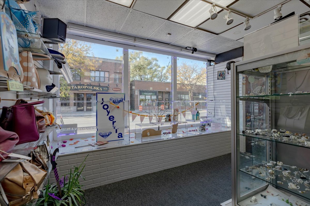 3033 N Milwaukee Avenue