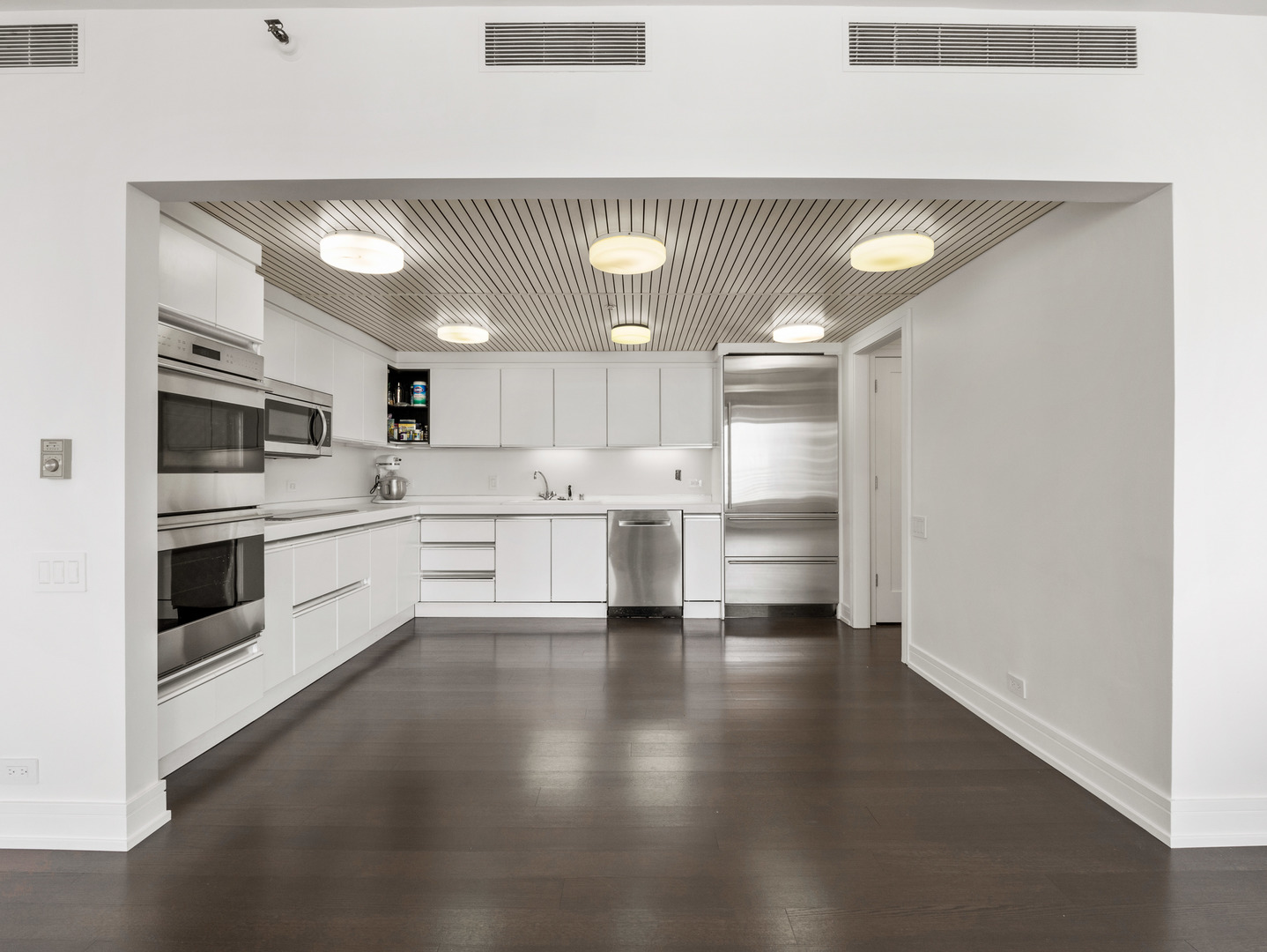 161 E Chicago Avenue Unit: 42H