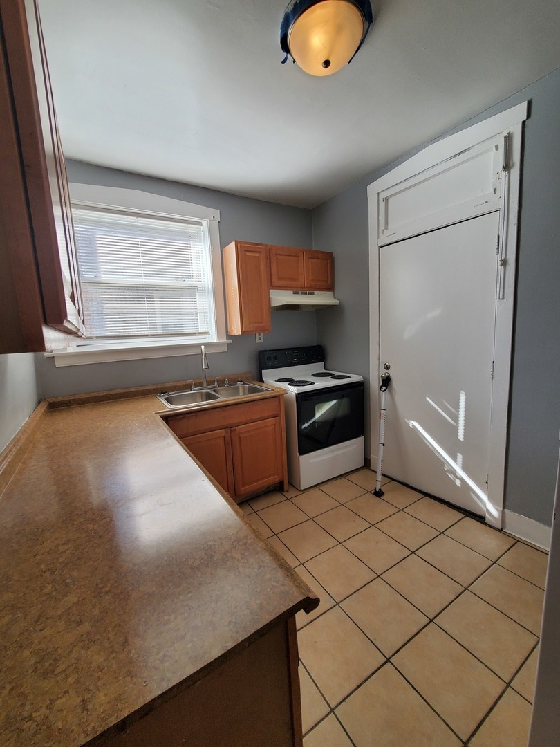 8758 S May Street Unit: 1S