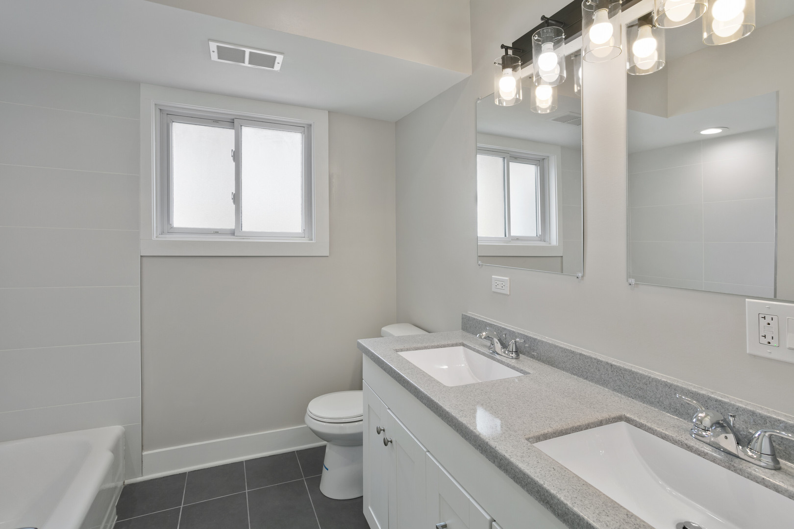 2333 W Lunt Avenue Unit: 202