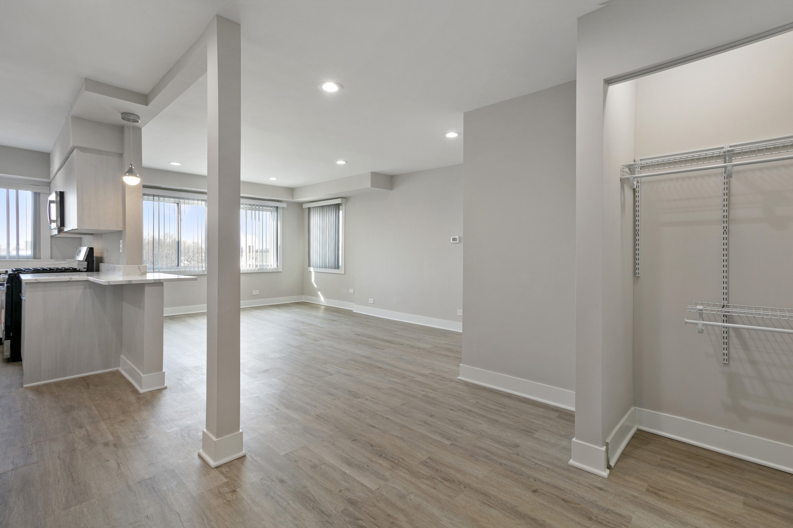 2333 W Lunt Avenue Unit: 202