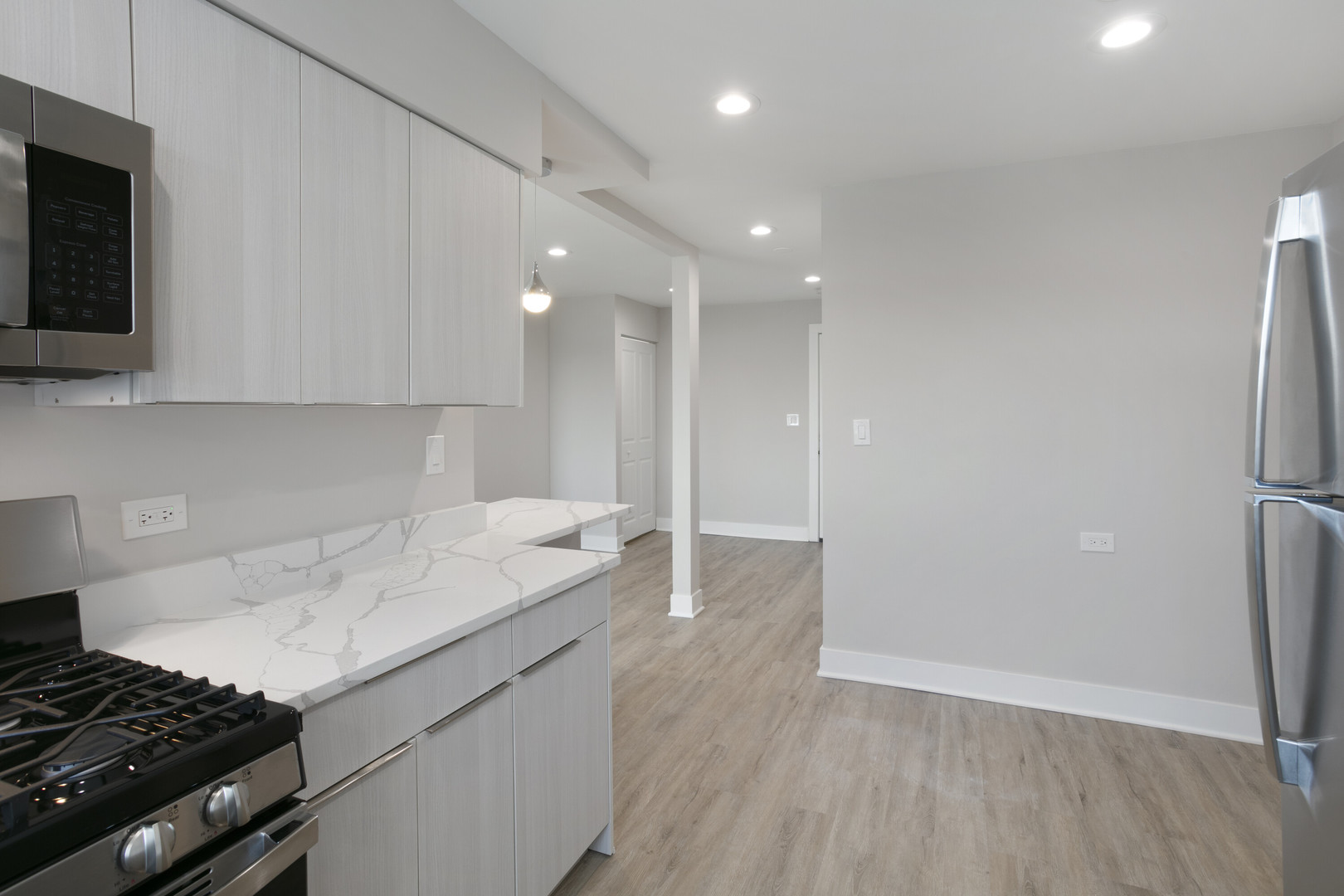 2333 W Lunt Avenue Unit: 202