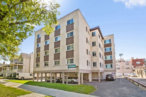 2333 W Lunt Avenue Unit: 202